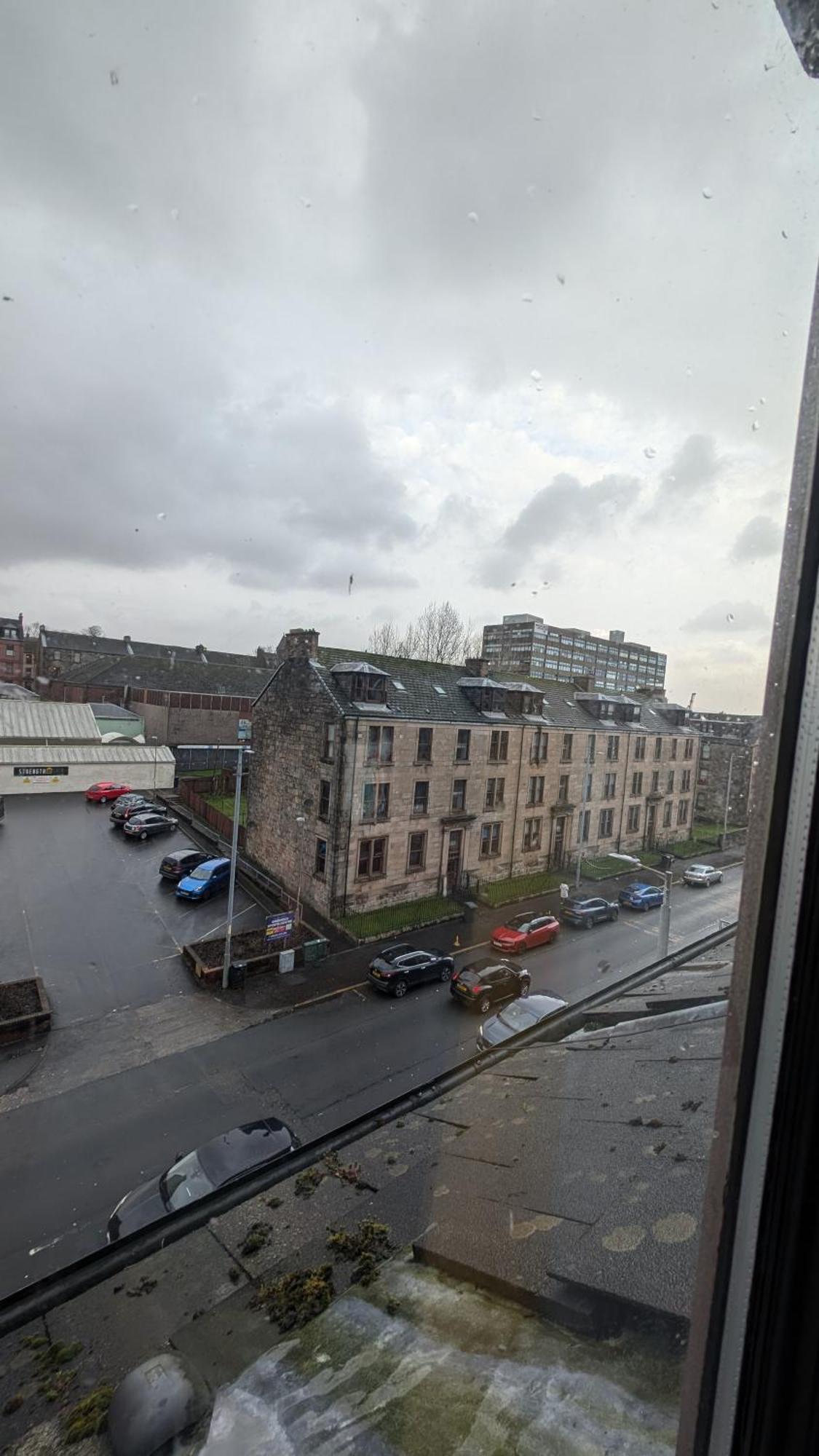 Lovely 2 Bedroom Apartment In Central Location Greenock Exterior photo